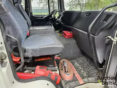 Vrachtwagen 2001 Volvo FL611 (9)