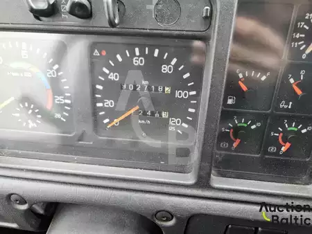 Vrachtwagen 1999 Volvo FM 12 (4)