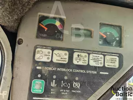 Mini-carregadeira 2001 Bobcat 873 (8)