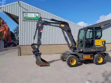 Mobilní bagry 2020 Volvo EW60E (1)