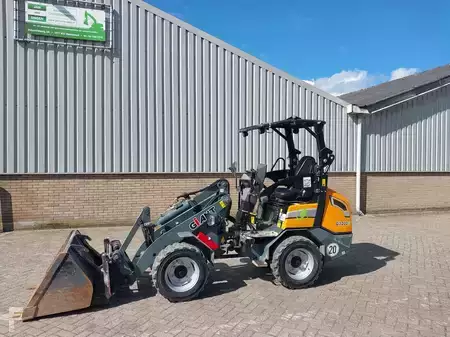 Kerekes rakodó 2020 Giant G2200E X-tra (1)