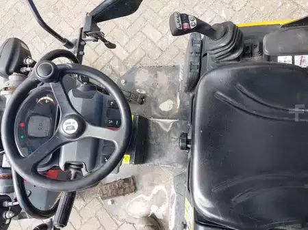 Kerekes rakodó 2020 Giant G2200E X-tra (9)