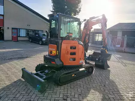 Mini excavadoras 2023 Hitachi ZX33U-6 CLR (3)