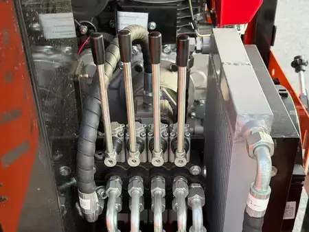 Pozostałe 2026 [div] Diesel Mini Puinbreker Crusher New (9)