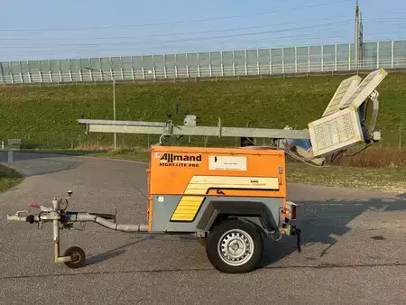 Overige 2007 Doosan Allmand Night-Light Pro mobiele lichtmast LED (3)