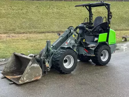 Kompaktní nakladače 2021 Giant G2500 X-tra HD (1)