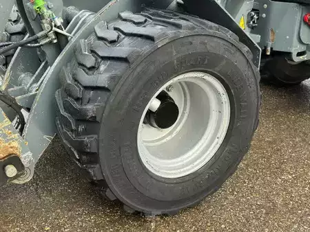Kompaktní nakladače 2021 Giant G2500 X-tra HD (13)