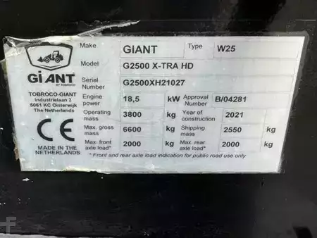 Kompaktní nakladače 2021 Giant G2500 X-tra HD (15)