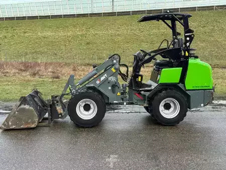 Kompaktní nakladače 2021 Giant G2500 X-tra HD (2)