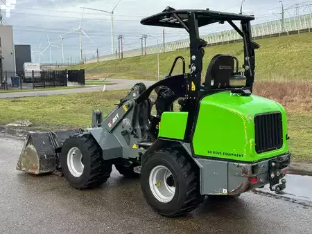 Kompaktní nakladače 2021 Giant G2500 X-tra HD (3)