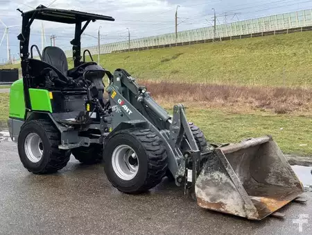 Kompaktní nakladače 2021 Giant G2500 X-tra HD (4)