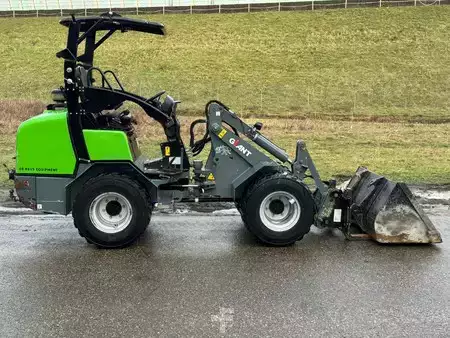 Kompaktní nakladače 2021 Giant G2500 X-tra HD (5)