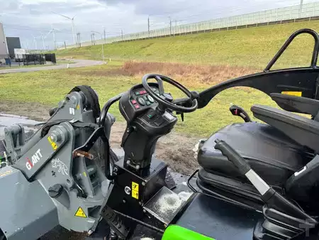 Kompaktní nakladače 2021 Giant G2500 X-tra HD (7)