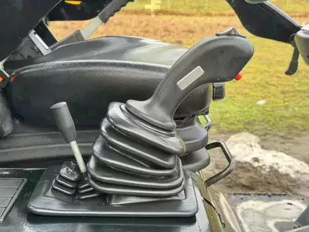 Kompaktní nakladače 2021 Giant G2500 X-tra HD (9)