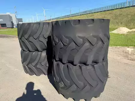Escavatori gommati 0 Trelleborg 650 45 22.5 Kraan graafmachine banden 650/45-22.5 met velg Ballonbanden setprijs (3)