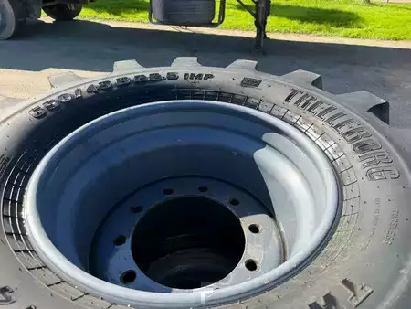 Escavatori gommati 0 Trelleborg 650 45 22.5 Kraan graafmachine banden 650/45-22.5 met velg Ballonbanden setprijs (4)