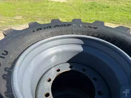 Escavatori gommati 0 Trelleborg 650 45 22.5 Kraan graafmachine banden 650/45-22.5 met velg Ballonbanden setprijs (5)