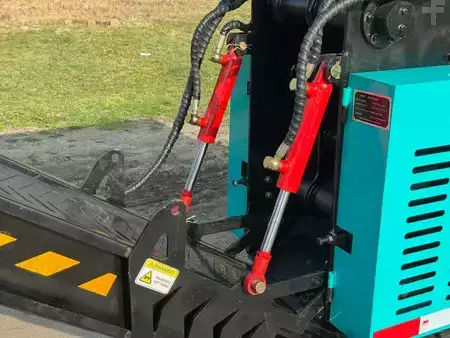 Pozostałe 2025 [div] NIEUW mini puinbreker Diesel (10)