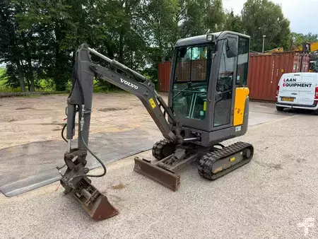 Mini excavadoras 2017 Volvo EC 18 D (11)
