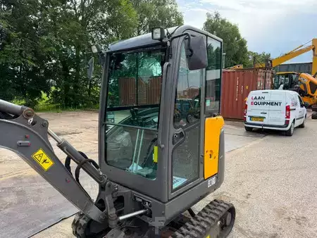 Mini excavadoras 2017 Volvo EC 18 D (12)