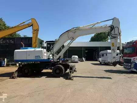 Escavatori gommati 2014 Hitachi ZX220 W-5 outriggers (11)