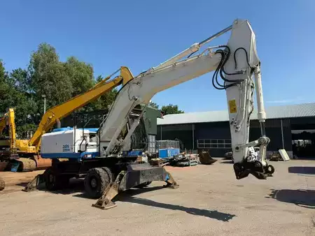 Escavatori gommati 2014 Hitachi ZX220 W-5 outriggers (13)
