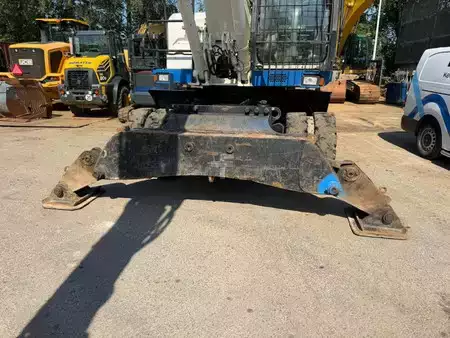 Escavatori gommati 2014 Hitachi ZX220 W-5 outriggers (30)