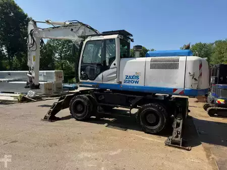 Escavatori gommati 2014 Hitachi ZX220 W-5 outriggers (4)