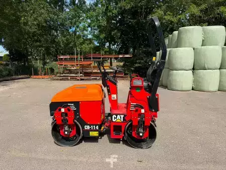 Tandemruller 2006 Caterpillar CB 114 - Only 200 hours! (1)