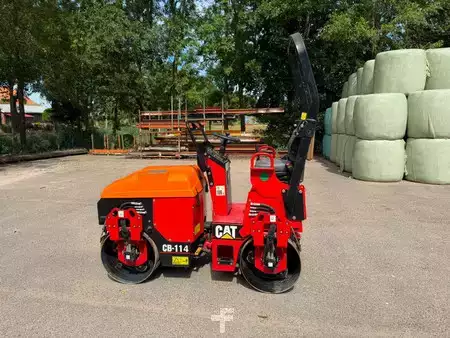 Tandemruller 2006 Caterpillar CB 114 - Only 200 hours! (11)