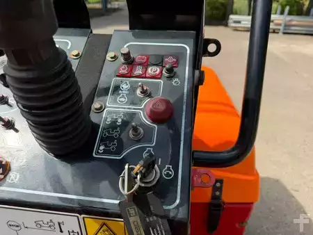 Tandemruller 2006 Caterpillar CB 114 - Only 200 hours! (14)