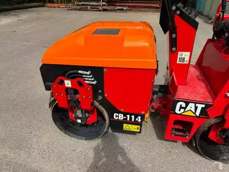 Tandemruller 2006 Caterpillar CB 114 - Only 200 hours! (16)
