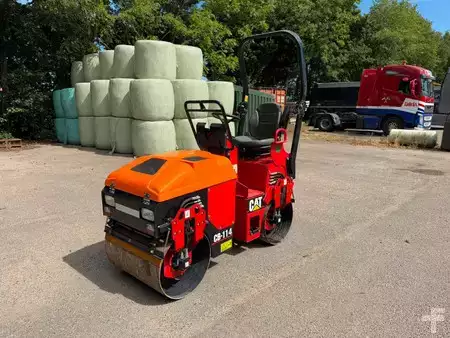 Tandemruller 2006 Caterpillar CB 114 - Only 200 hours! (9)