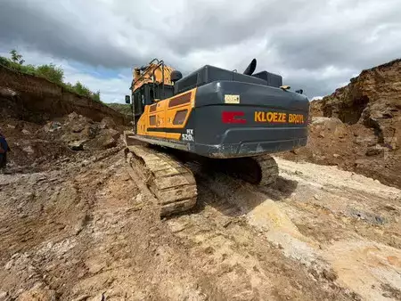 Hydraulic Excavators 2017 Hyundai HX 520 L (2)