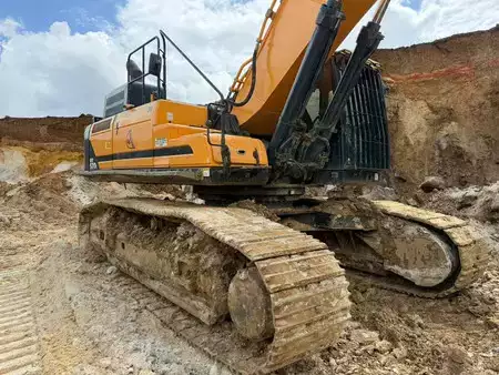 Hydraulic Excavators 2017 Hyundai HX 520 L (9)