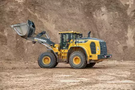 Kolové nakladače 2024 Hyundai HL975A CVT (1)