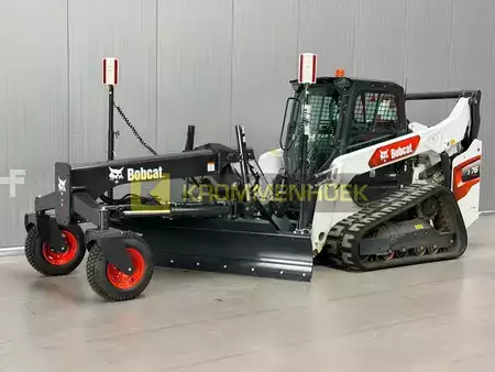 Telaketjukuormaajat 2024 Bobcat T 76 + Laser Grader 244 cm (2)