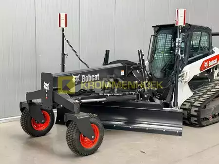 Telaketjukuormaajat 2024 Bobcat T 76 + Laser Grader 244 cm (8)