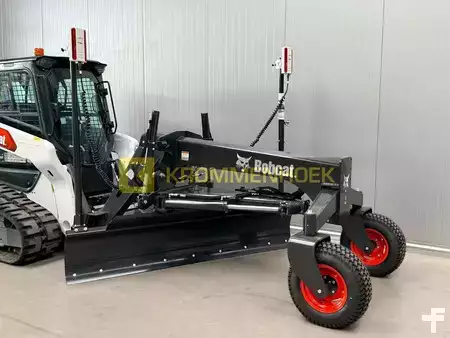 Telaketjukuormaajat 2024 Bobcat T 76 + Laser Grader 244 cm (9)