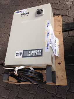 Ostatní  [div] Ladegerät zu Trak.Batterie (2)