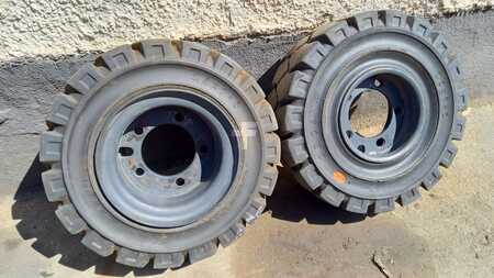 Reifen  Still SE-Reifen 18x7-8 mit 5Loch-Felge (1)