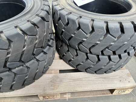 Voimansiirto  [div] Reifen Solideal Xentra 28x9-15 neu (2)