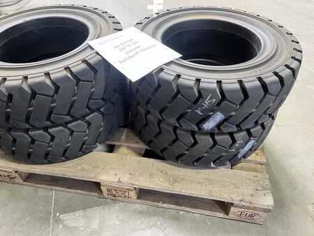 Voimansiirto  [div] Reifen Solideal Xentra 28x9-15 neu (4)