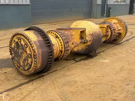 Outro  Caterpillar 4 (2)