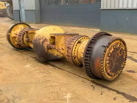 Outro  Caterpillar 4 (3)
