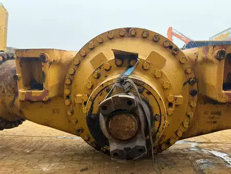 Outro  Caterpillar 4 (9)