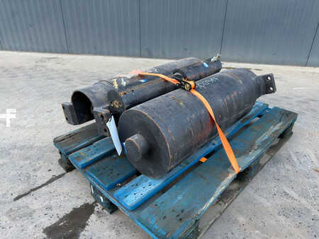 Podvozkový díl  Cat 7 (1)