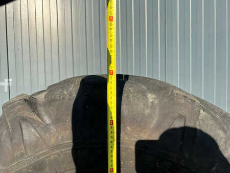 Dekk  Michelin 4 (16)