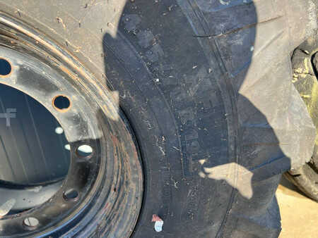 Dekk  Michelin 4 (17)