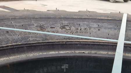 Muut  [div] 11x ADVANCE Tyres 18.00-33 (6)